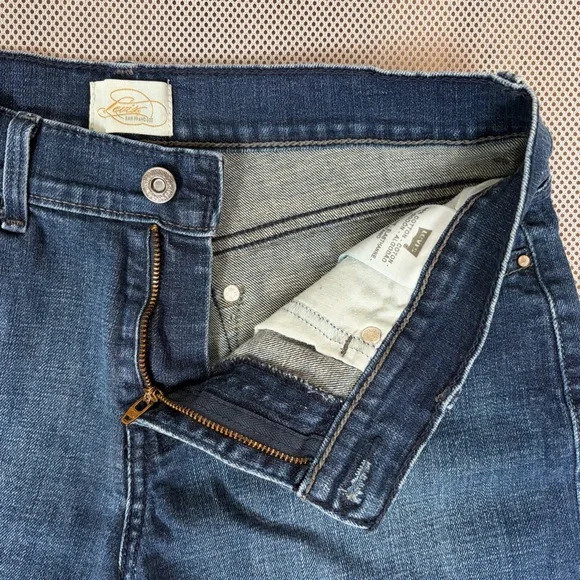 Levi’s 515 Mid-Rise Medium Wash Denim Jean Shorts Size 4 Classic Perfect Fit EUC - Picture 5 of 16